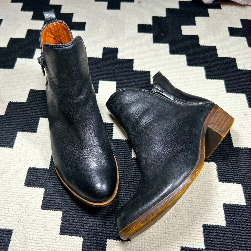 LUCKY BRAND, zipper booties!!